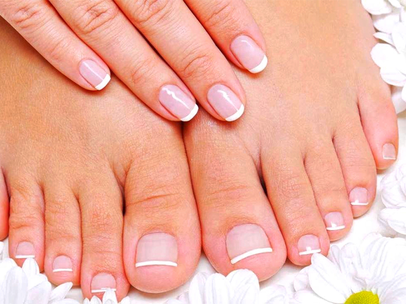 BRITTLE NAILS: NATURAL TIPS TO STRENGTHEN THEM